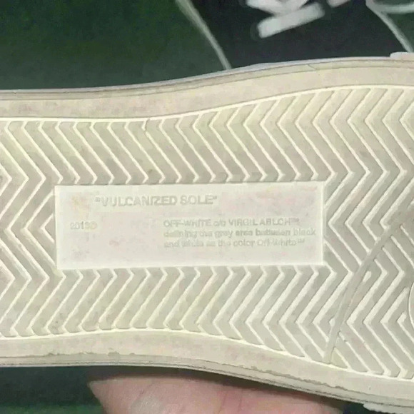 Off-White - Picture 7 of 8